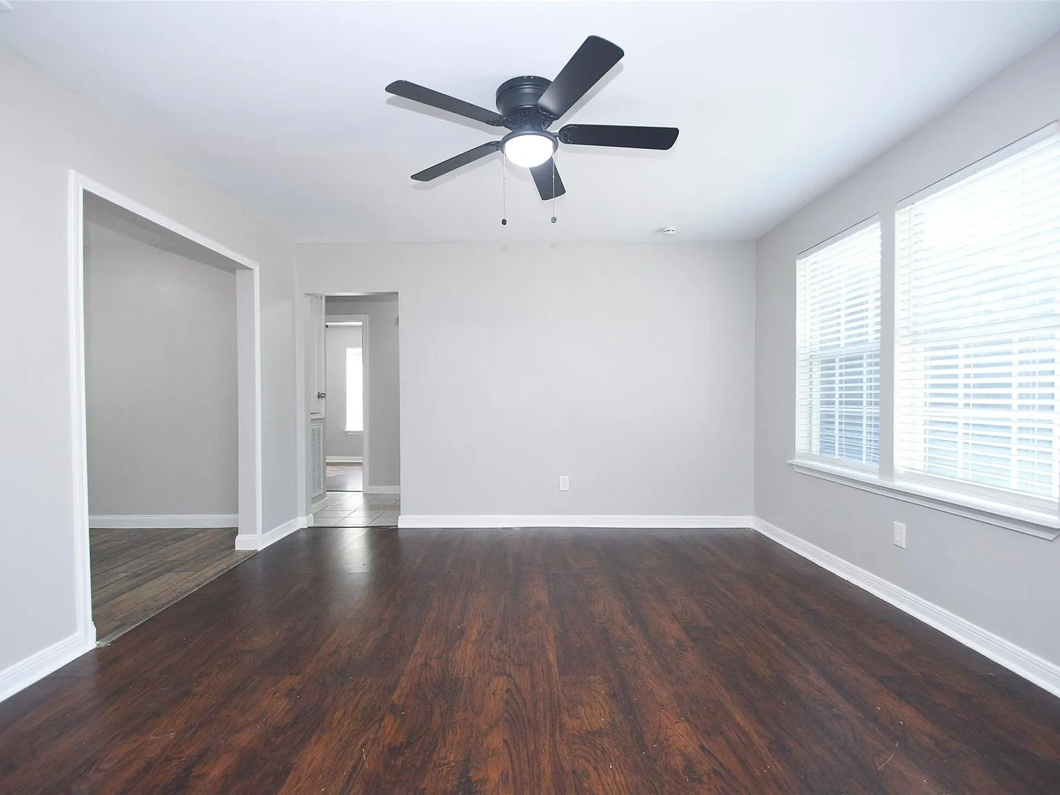 3 bed, 1.5 bath, 1140 sqft, $1,300 — Photo 3
