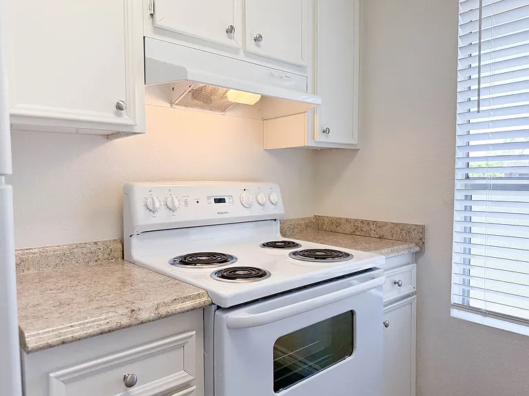 Parkview Poway Apartments — Photo 22