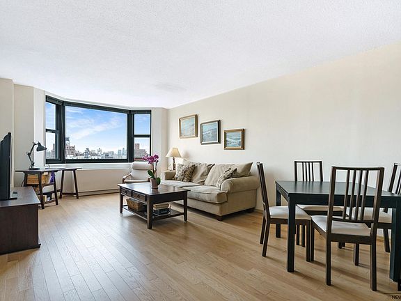 4th image of 200 E 90th St APT 23A