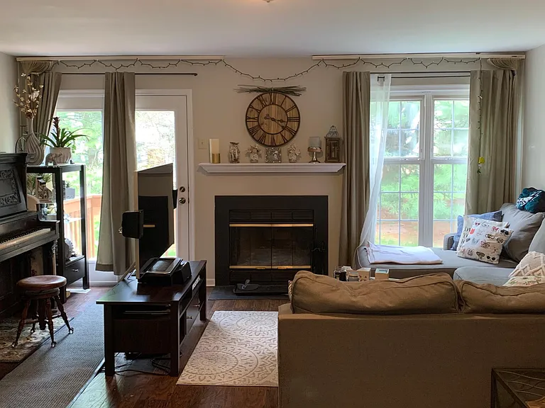 374 Hartford Sq — Photo 7