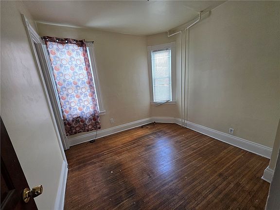 4th image of 91 Cameron St