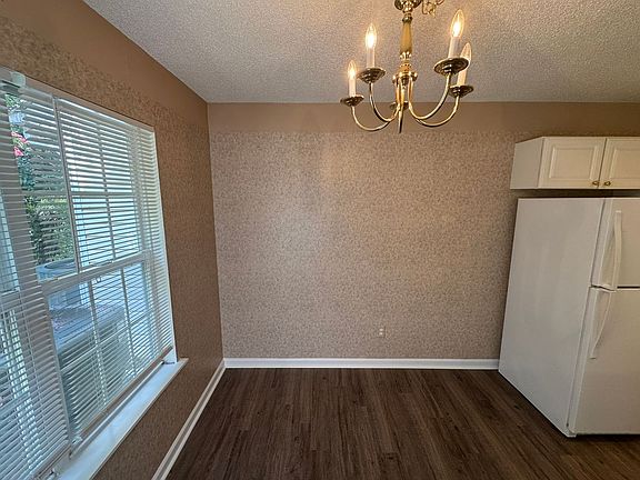 4th image of 8419 Southgate Commons Dr