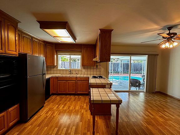 2nd image of 4642 Catalina Dr