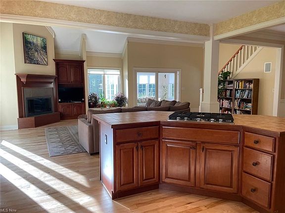 3rd image of 10700 Somerset Dr