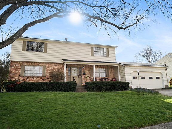 3rd image of 1540 Brookhollow Dr