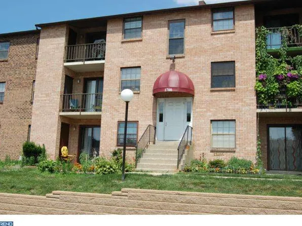 1722 Valley Dr, West Chester, PA 19382