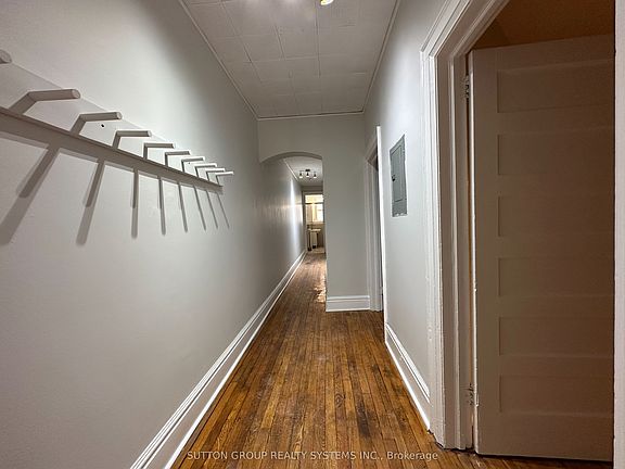 5th image of 237 Dovercourt Rd #D