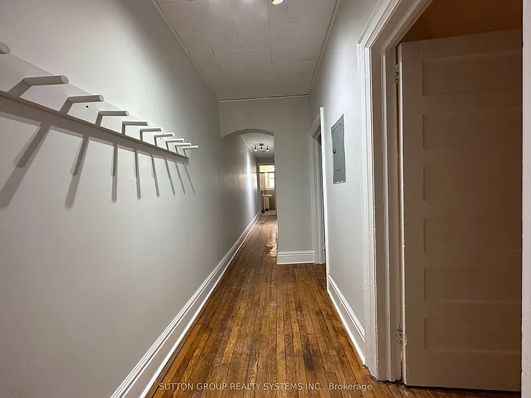 237 Dovercourt Rd #B — Photo 6