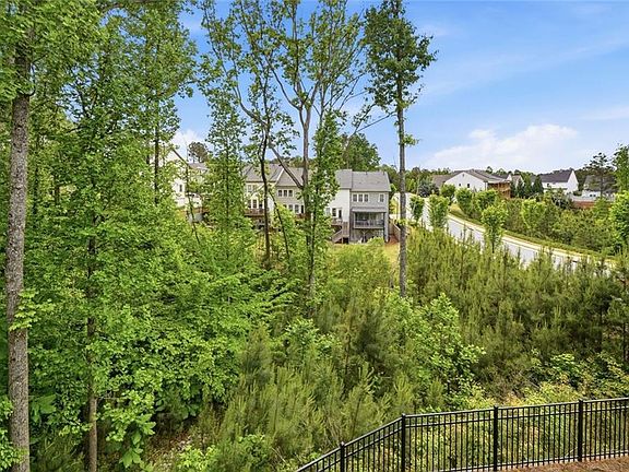 4th image of 228 Retreat Ln