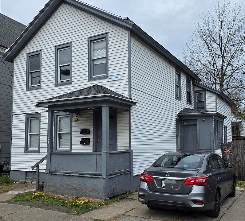 2nd image of 724 Warren St