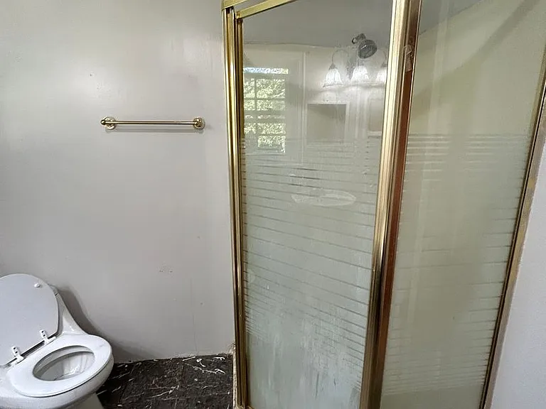 122 W Florence Ave — Photo 22