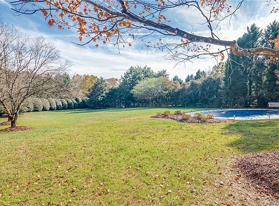 3rd image of 4030 Moorland Dr