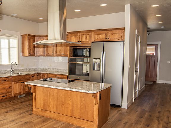 2nd image of 3920 Hoss Dr