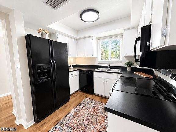 3rd image of 2079 Barkeley Ln APT 13