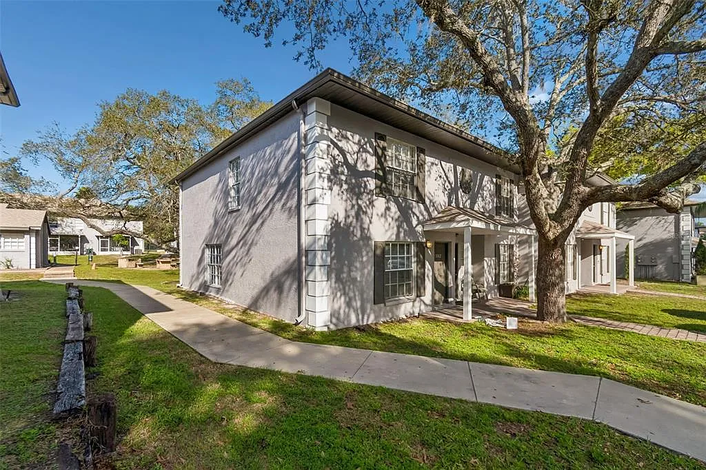 3 bed, 2.5 bath, 1368 sqft, $2,000 — Photo 4