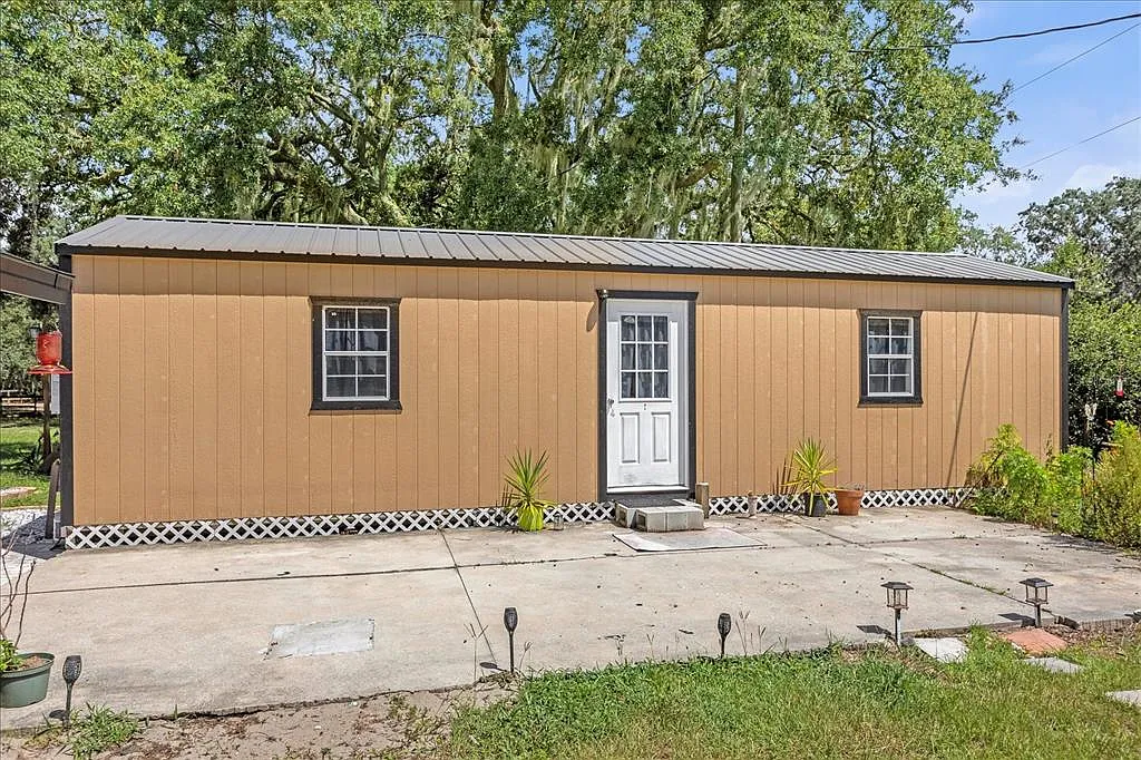 3 bed, 2.0 bath, 1696 sqft, $2,450 — Photo 4