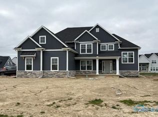 10 Hawthorne Xing, Perrysburg, OH