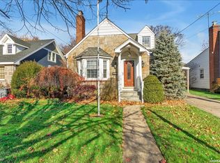 809 N William St, North Baldwin, NY 11510