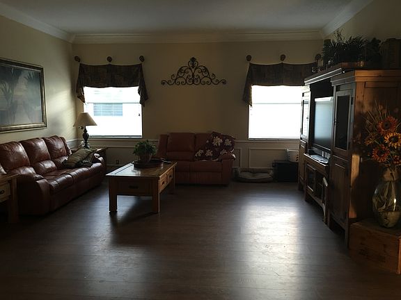 4th image of 117 NW Swann Mill Cir