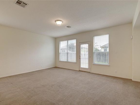 3rd image of 586 Apricot Dr