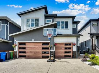 36 E Waterford Ter, Chestermere, AB T1X 2P6