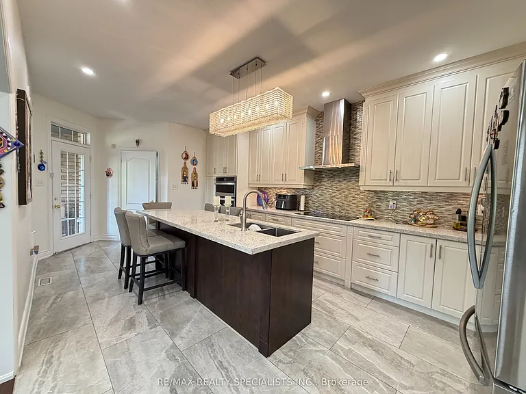 214 McCready Dr — Photo 13