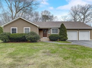 23 Quaker Path, Yaphank, NY 11980