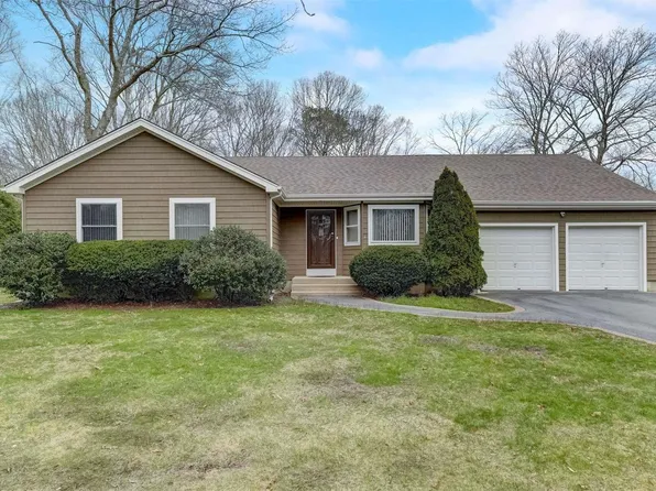 23 Quaker Path, Yaphank, NY 11980