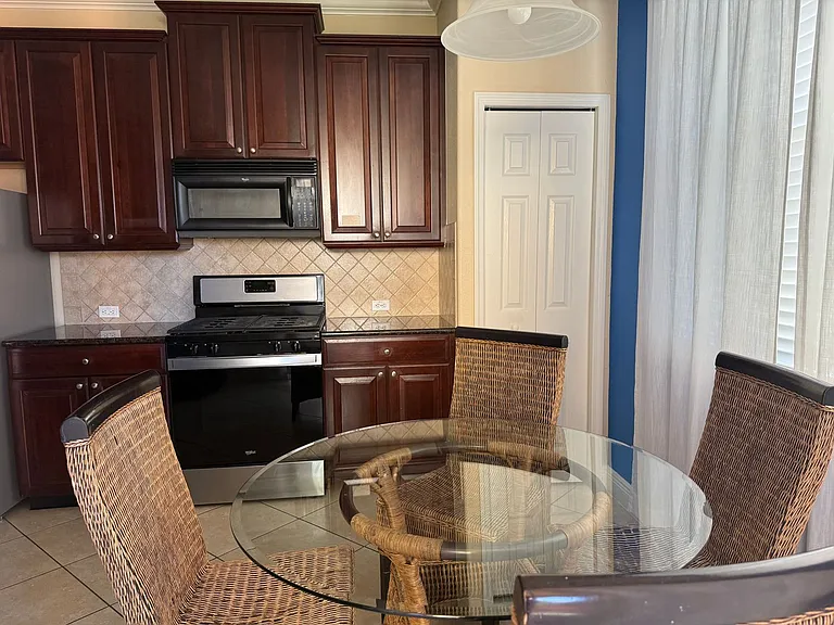 860 Assembly Ct — Photo 21