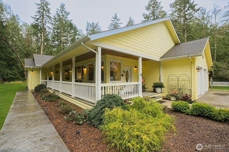 3rd image of 72 Doe Place