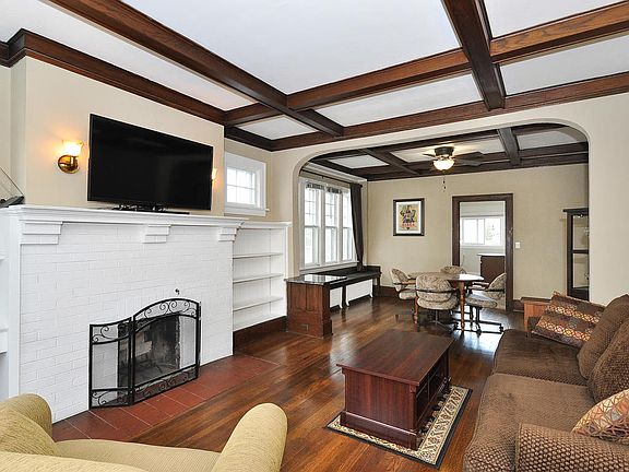 4th image of 882 Fuller Ave