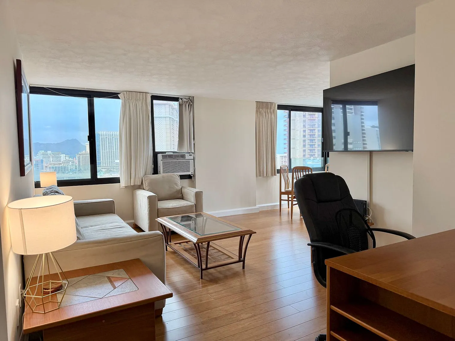 2 bed, 2.0 bath, 947 sqft, $4,415 — Photo 3