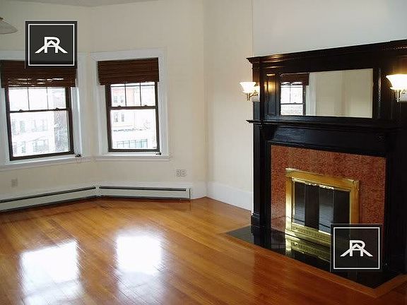 4th image of 1687 Beacon St #2