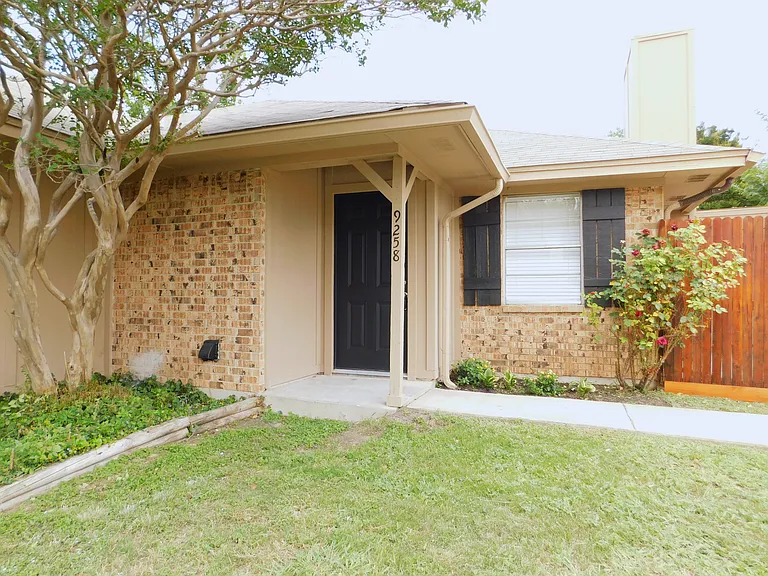 9258 Burbank — Photo 3