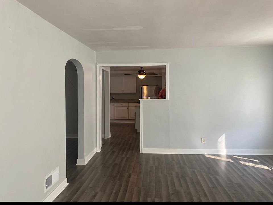 1st image of 812 E Elm St