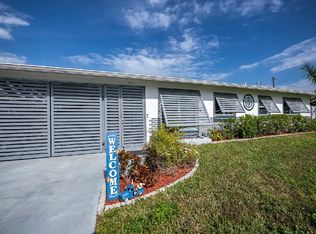 909 Versaille Dr, Cape Coral, FL 33904