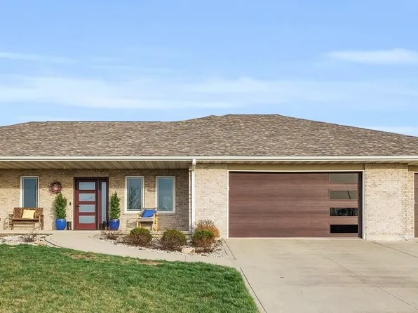 725 N Maple St, Paxton, IL 60957