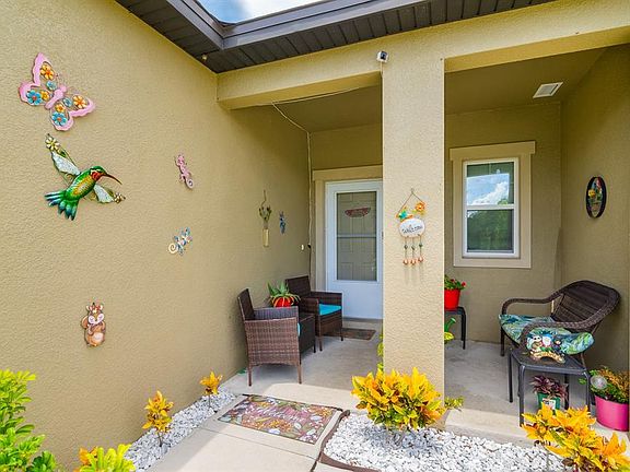 5th image of 726 Garden Oaks Sq