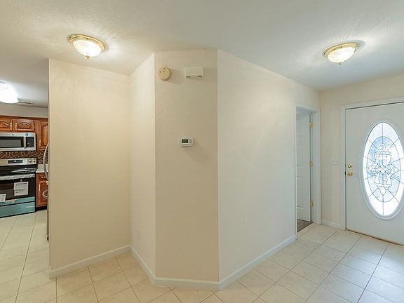 4th image of 649 Flagstone Dr