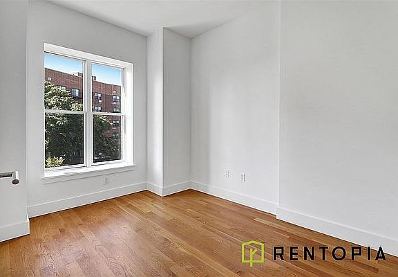 2nd image of 127 Lefferts Pl #6