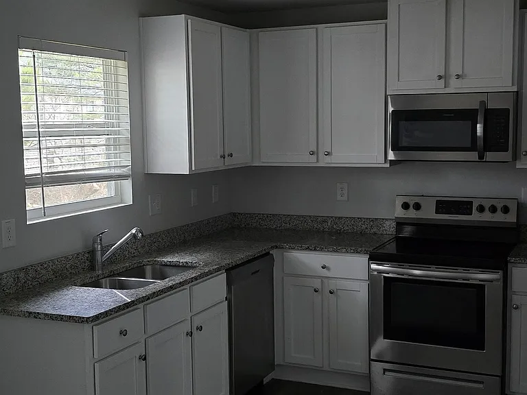 1814 Carrington Dr — Photo 9