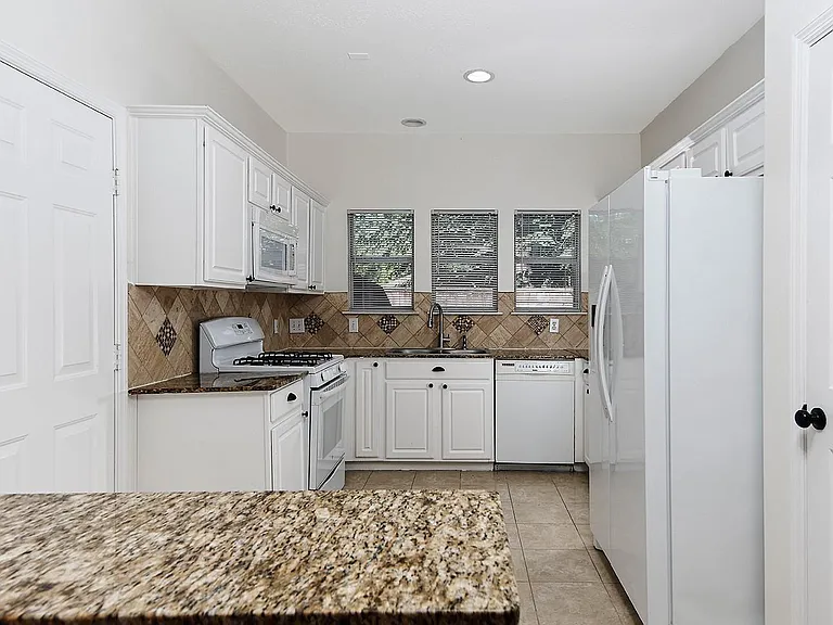 35 S Avonlea Cir — Photo 9