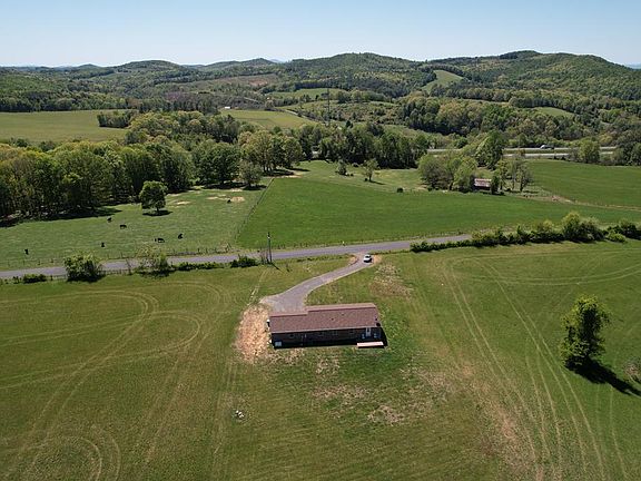 2nd image of 560 Baltimore Rd