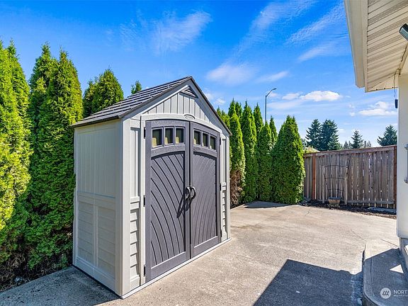 5th image of 5913 Thornbury Drive SE