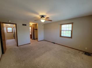 220 W 8th St, Cedar Falls, IA 50613