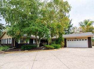 7412 N Boyd Way, Fox Pt, WI 53217