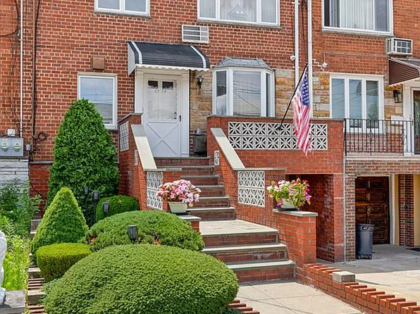 61-18 69th Ln #1, Middle Village, NY 11379