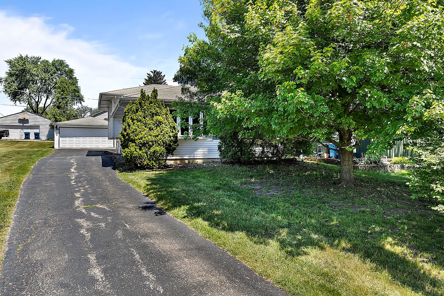 2614 Burlington Ave photo 1