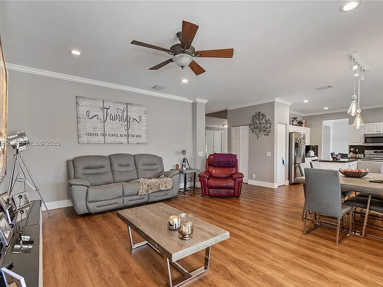 1095 Chenille Cir — Photo 10
