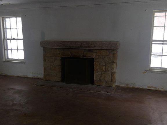 4th image of 3231 Cedarbrook Ave